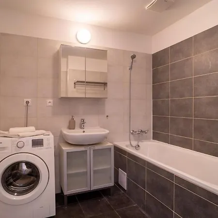 Chic Urban 1br And Easy Parking Apartament Bratysława