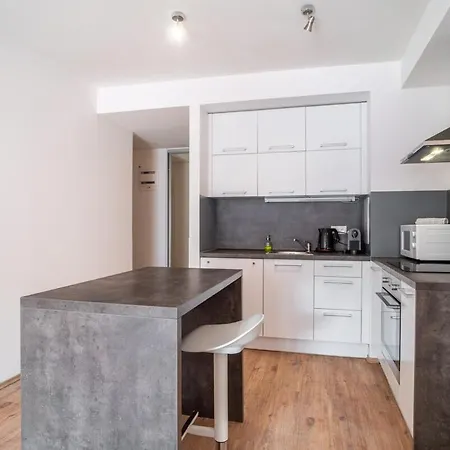 Chic Urban 1br And Easy Parking Bratysława