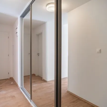 Chic Urban 1br And Easy Parking * Bratislava